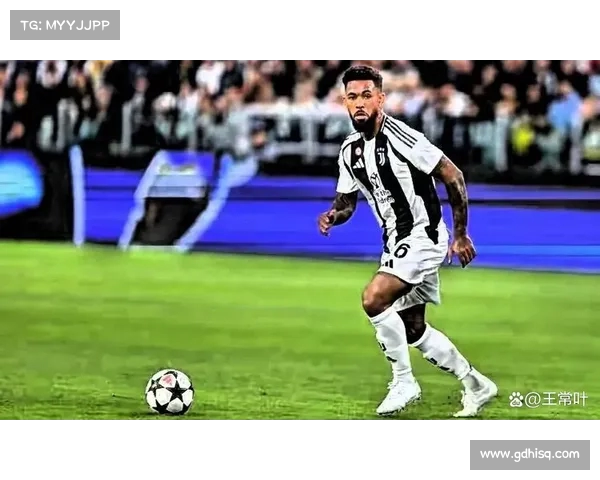 都体:森林计划租后买道格拉斯总价3300万欧 尤文开价4000万欧 都体:森林计划租后买道格拉斯总价3300万欧 尤文开价4000万欧